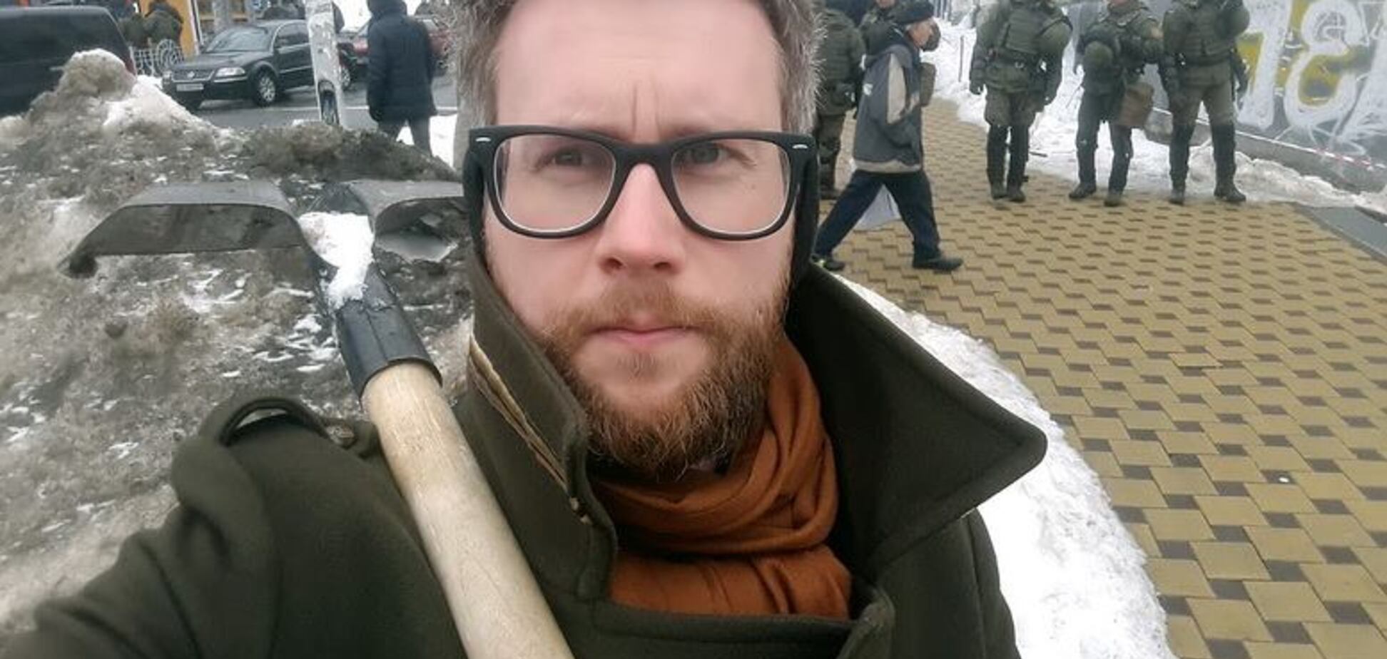 Лопата как транспарант