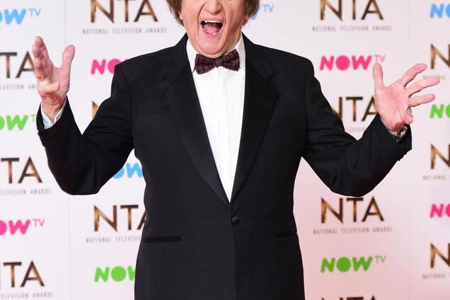 В Британии умер 'великий комик эры мюзик-холлов'