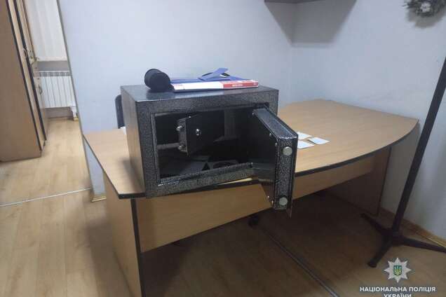 Связали охранника и вскрыли сейфы: в Киеве произошло вооруженное ограбление