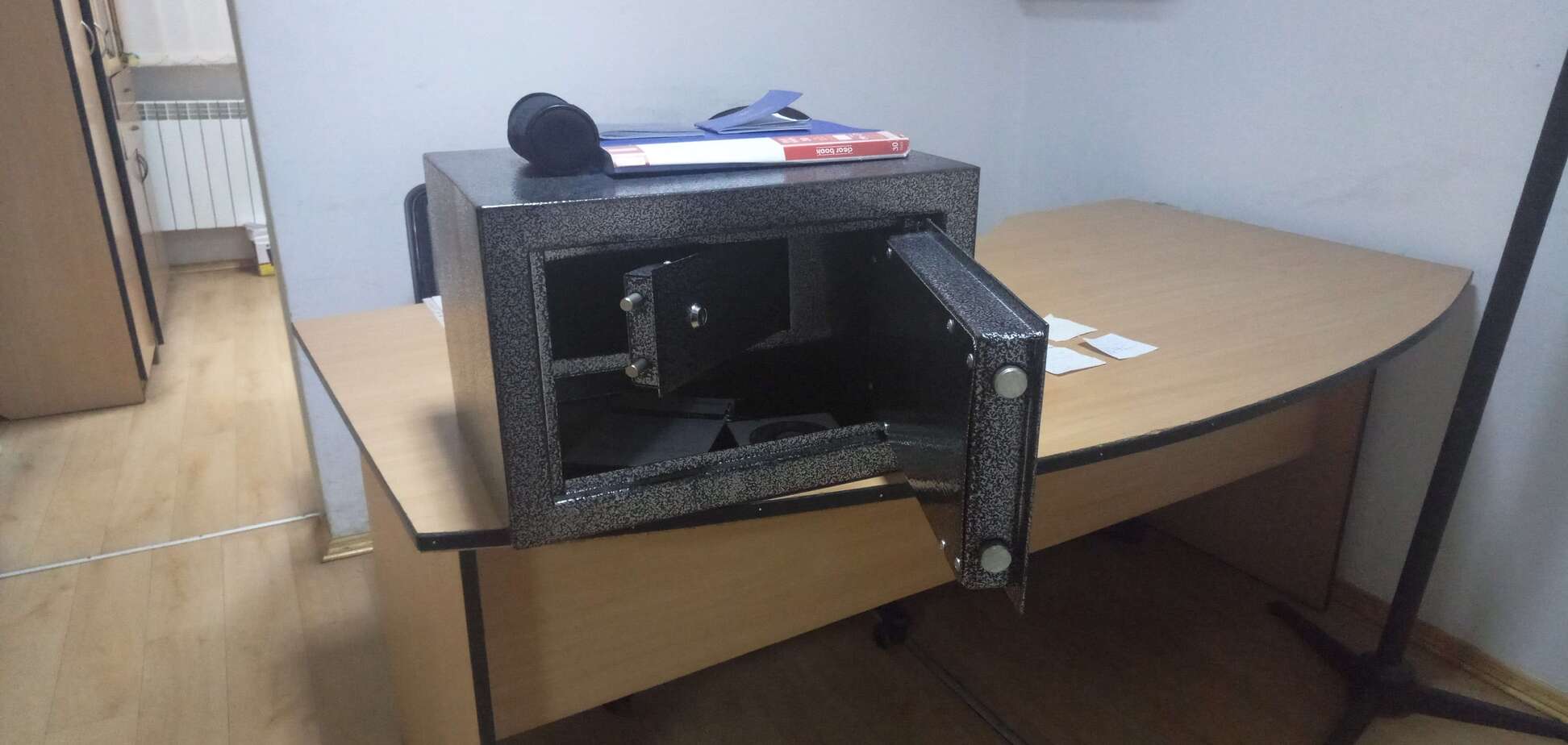 Зв'язали охоронця і зламали сейфи: в Києві сталося збройне пограбування