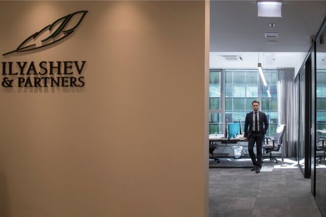 'Пока страна умывается кровью': адвокатская контора Киева угодила в скандал с Крымом