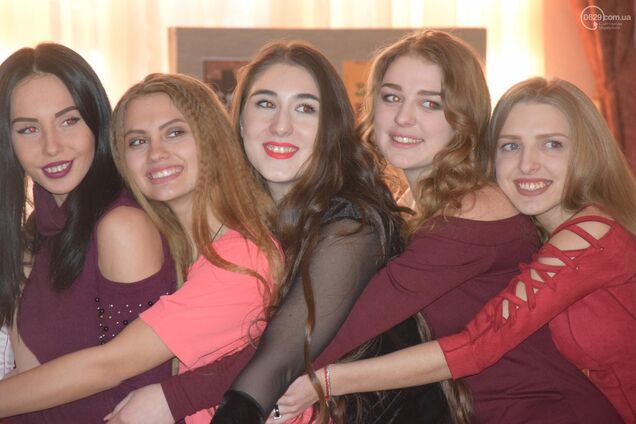 У Маріуполі обрали 14 найкрасивіших дівчат