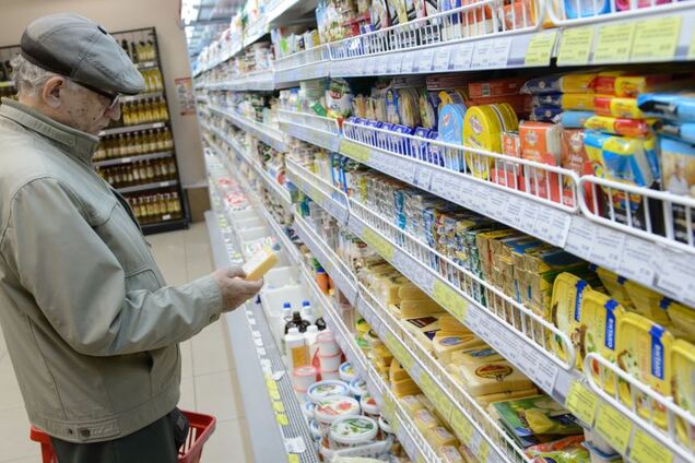 'Плесень для аромата': в сети показали, чем известный гипермаркет кормит крымчан