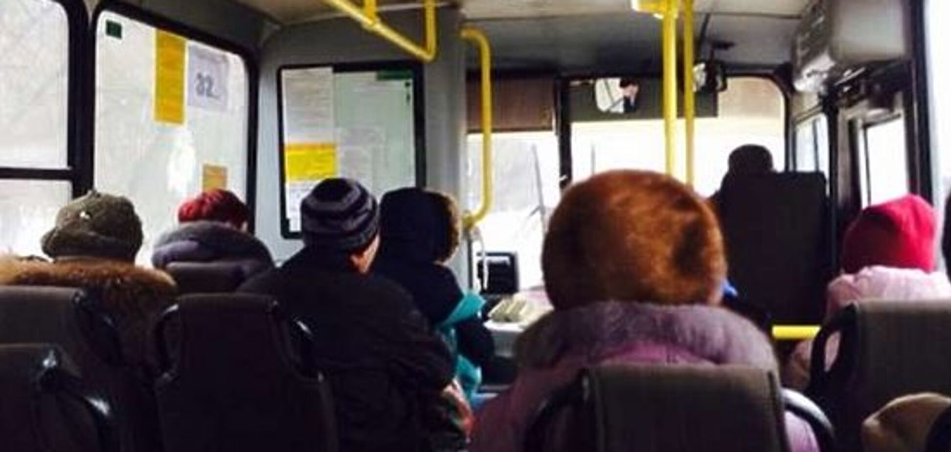 Приставил нож: в Киеве пассажирка автобуса попалась ромам-грабителям