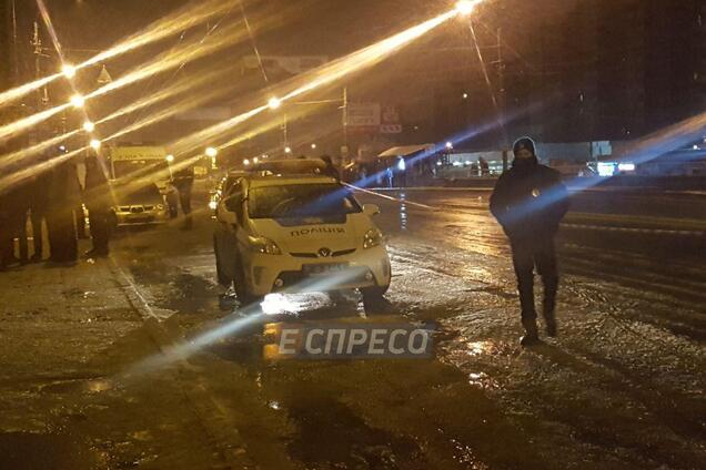 В Киеве на остановке мужчина пытался взорвать полицейских