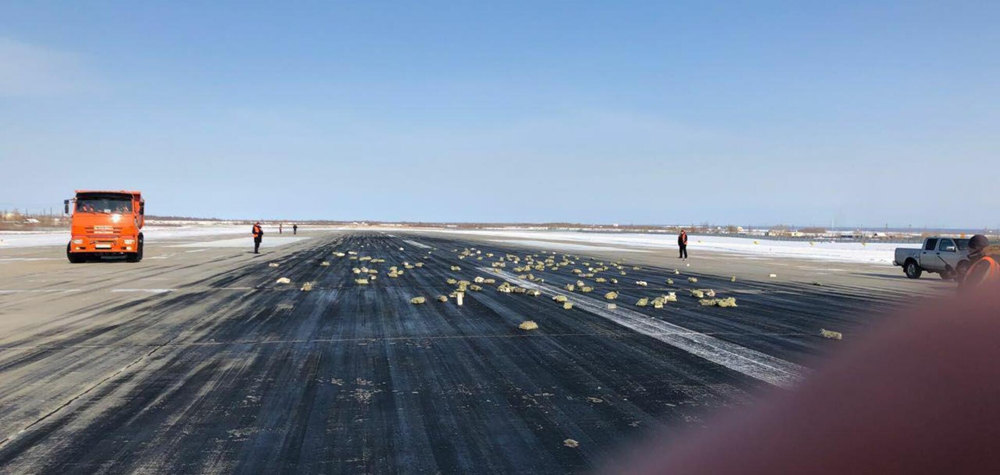 Раскидано по полю: в России из самолета вывалилось 9 тонн золота
