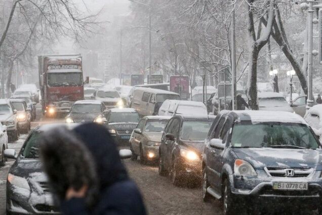 Киев накроют снегопады: водителей предупредили об опасности