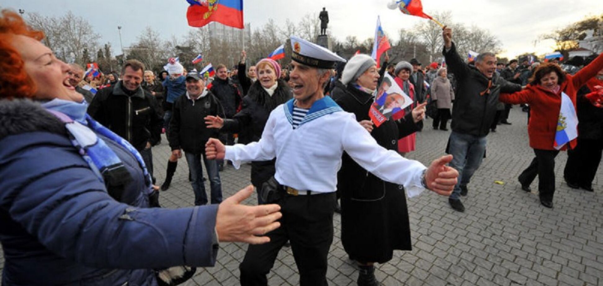 Прапор над туалетом: 'русскій мір' висміяли яскравою карикатурою