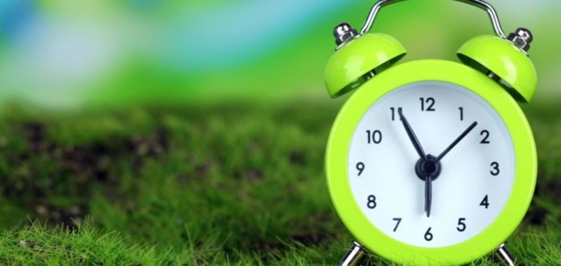 Когда в Украине нужно переводить часы