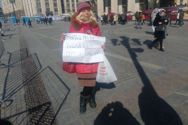 Бойкот виборів в РФ: в Москві затримали активістку за кольори України