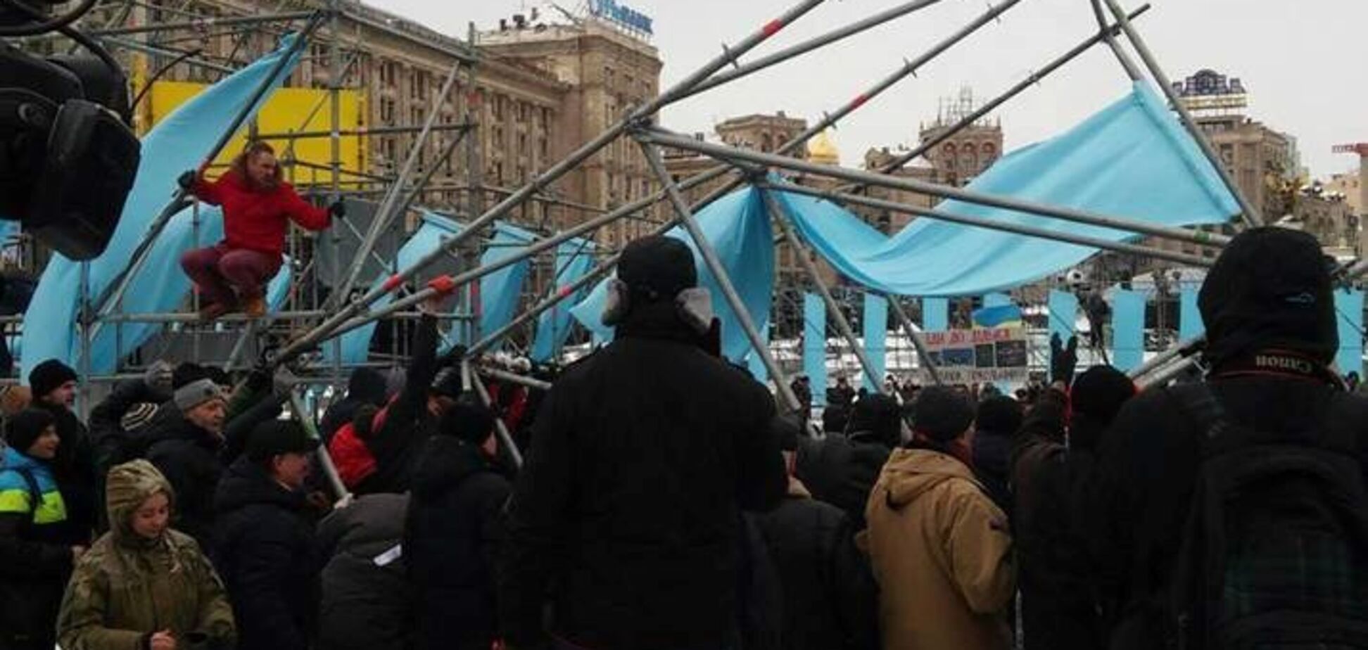 Митинг сторонников Саакашвили завершен: конструкции разобрали