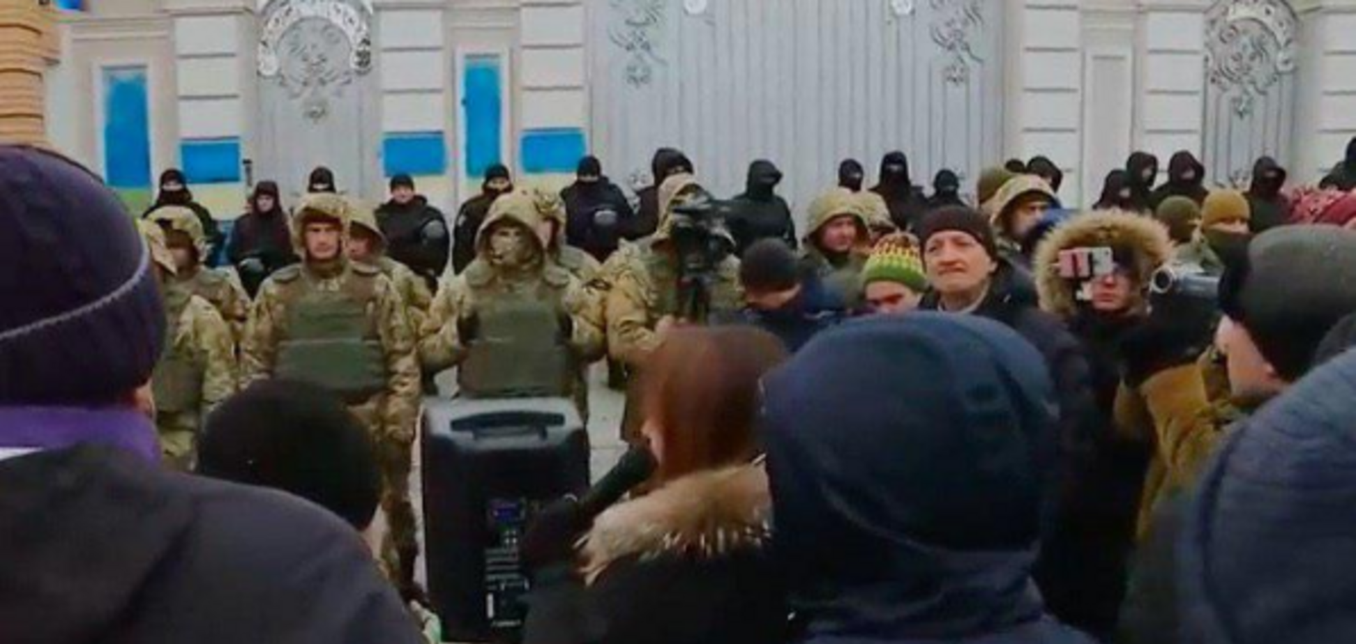 Дом Порошенко пикетировали протестующие с Майдана