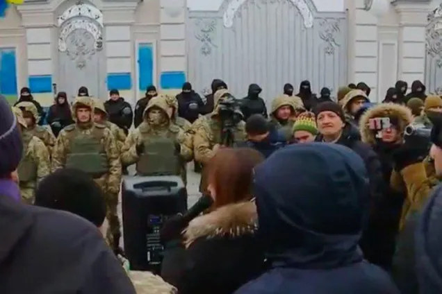 Мітинг під будинком Порошенка