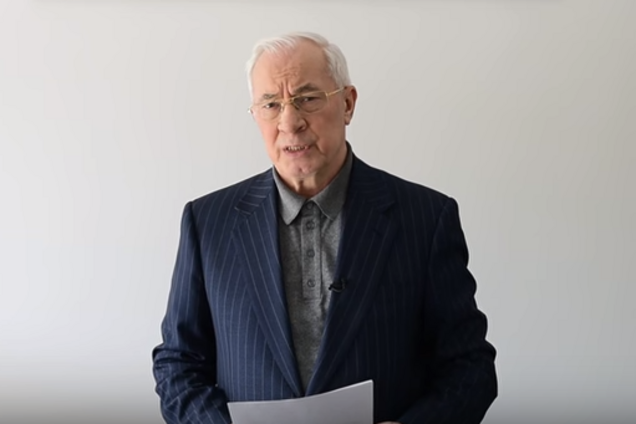 Азаров попросил допросить его в суде над Януковичем