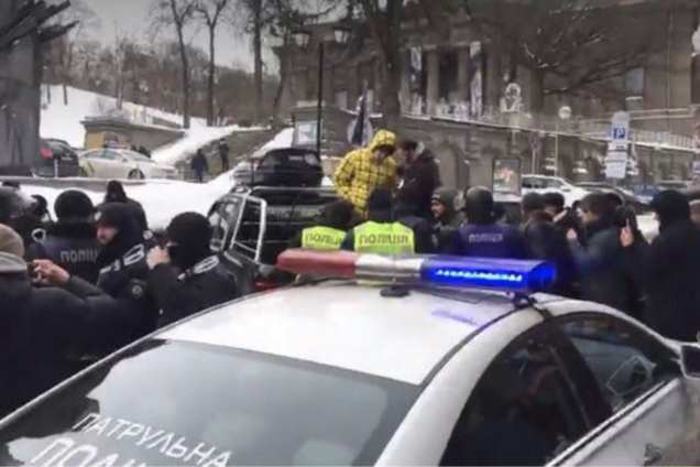 Ехали к Порошенко: полиция заблокировала сторонников Саакашвили