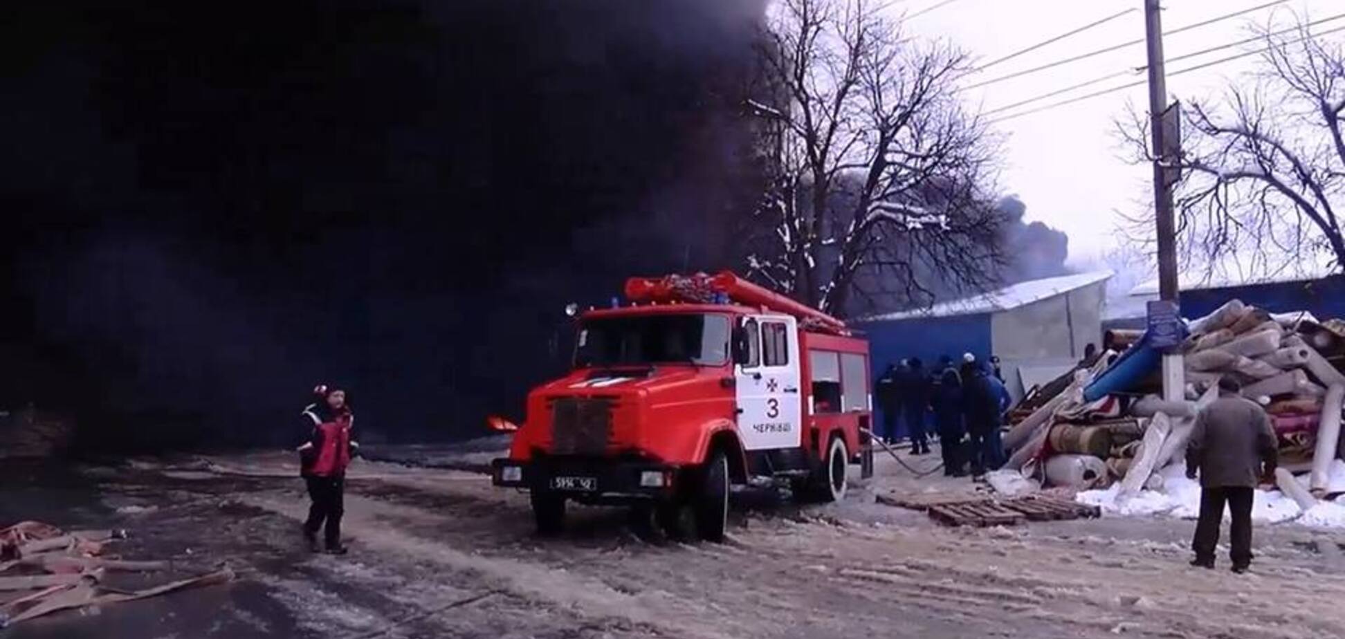 В Черновцах загорелся один из крупнейших рынков Украины: появились видео и фото