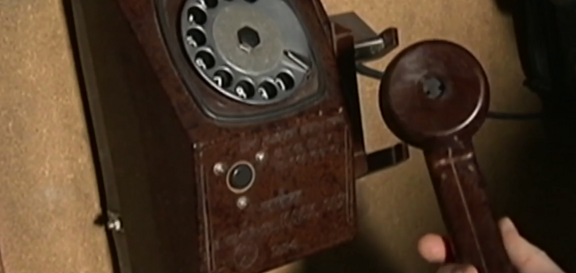 Киянин зібрав колекцію таксофонів