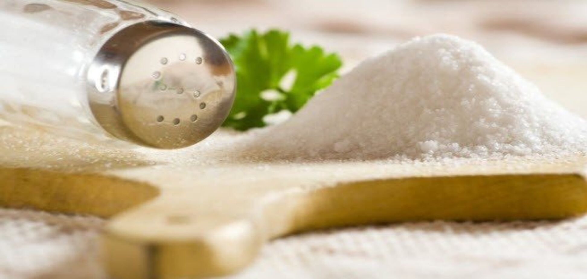Скільки грам солі можна їсти вдень
