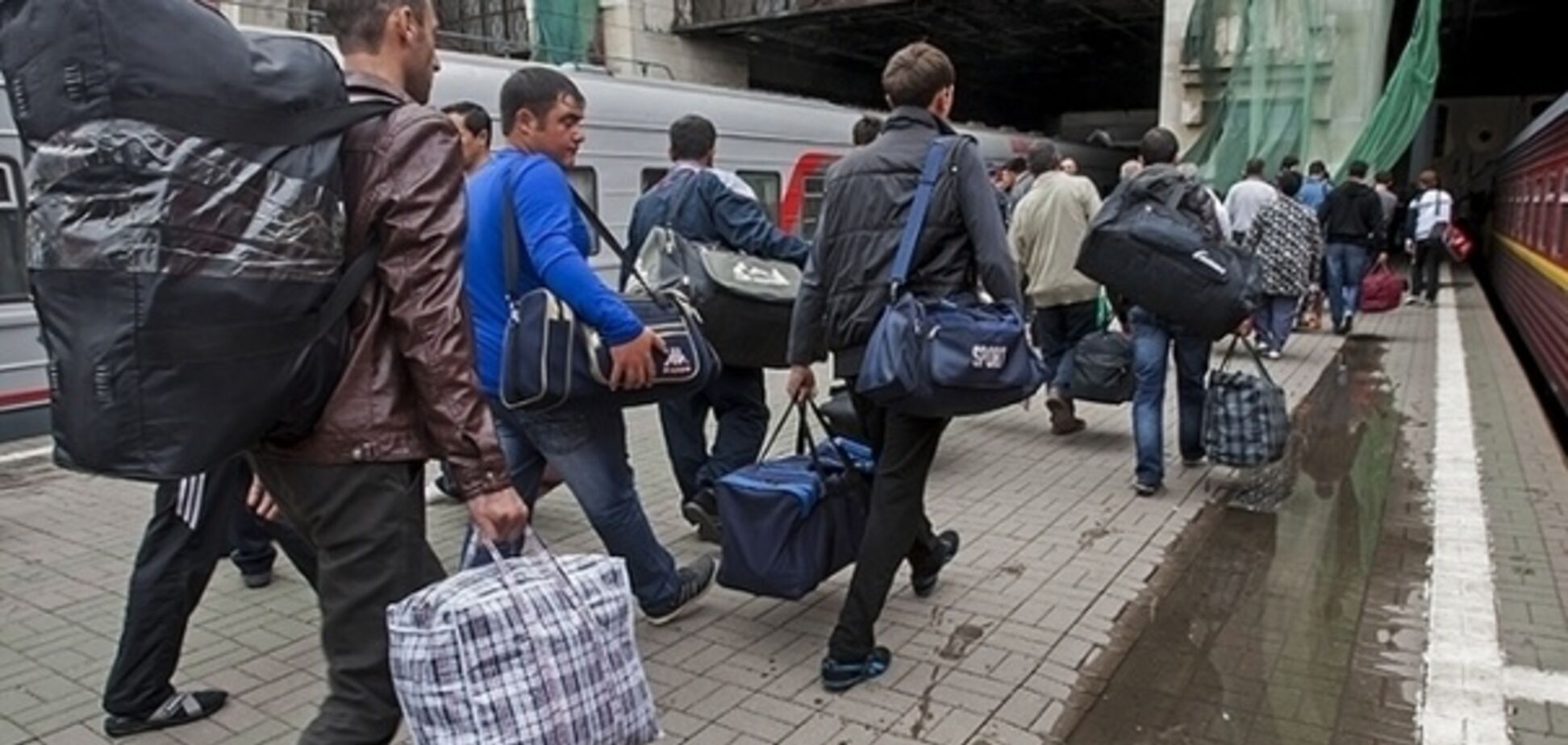 Украине предрекли наплыв гастарбайтеров из России