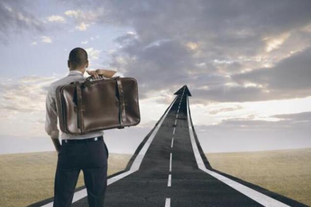 Работа за границей: куда едут украинцы и сколько получают