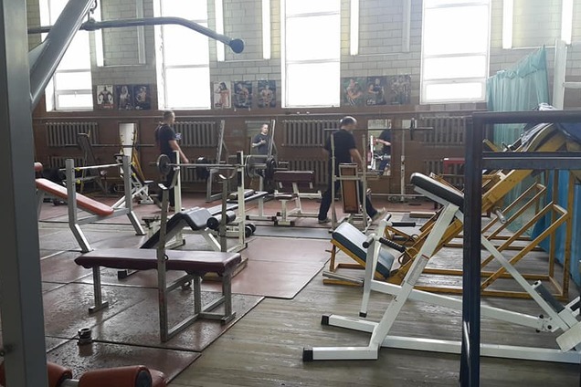 Без пафоса и коктейлей: в киевском метро нашли тренажерку