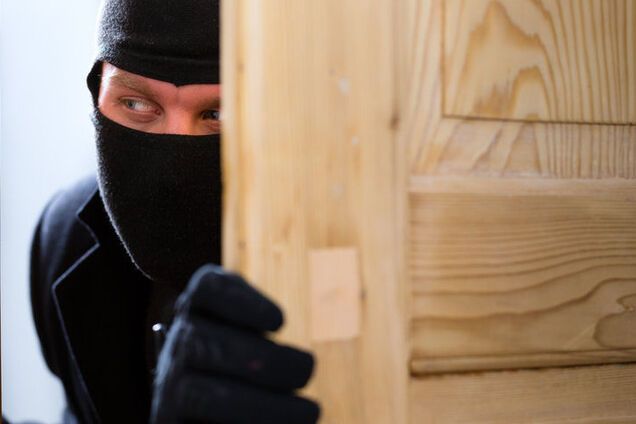 У Києві скоїли зухвалий наліт на квартиру зі школяркою