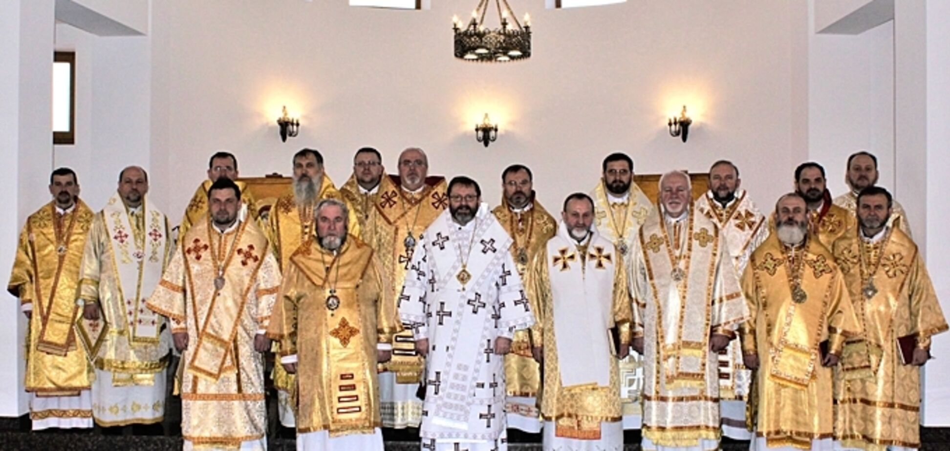 Не смогут совершать экзорцизм: Папа Франциск наказал украинских монахов