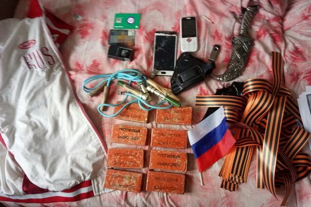 СБУ викрила вандалів, які нівечили пам'ятники на замовлення Росії