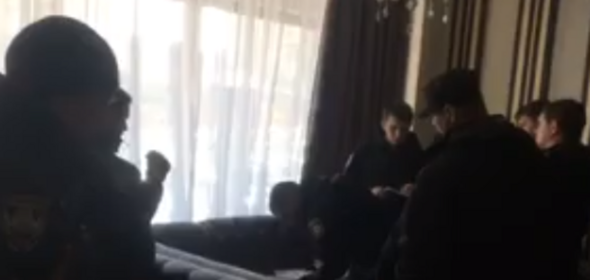 Десятки 'тітушок' увірвалися на пленум Федерації профспілок ЖКГ