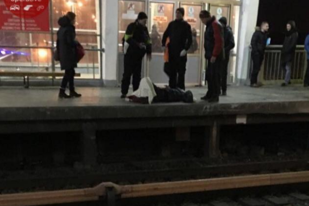 ЧП в метро Киева: мужчина упал под поезд