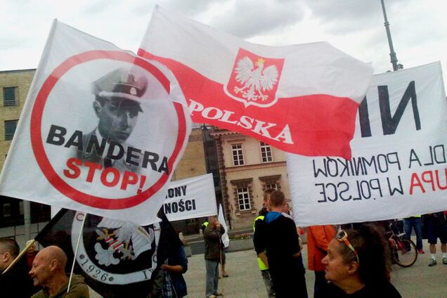 Удар по авторитету: Генпрокуратура Польщі розкритикувала 'антибандерівський' закон