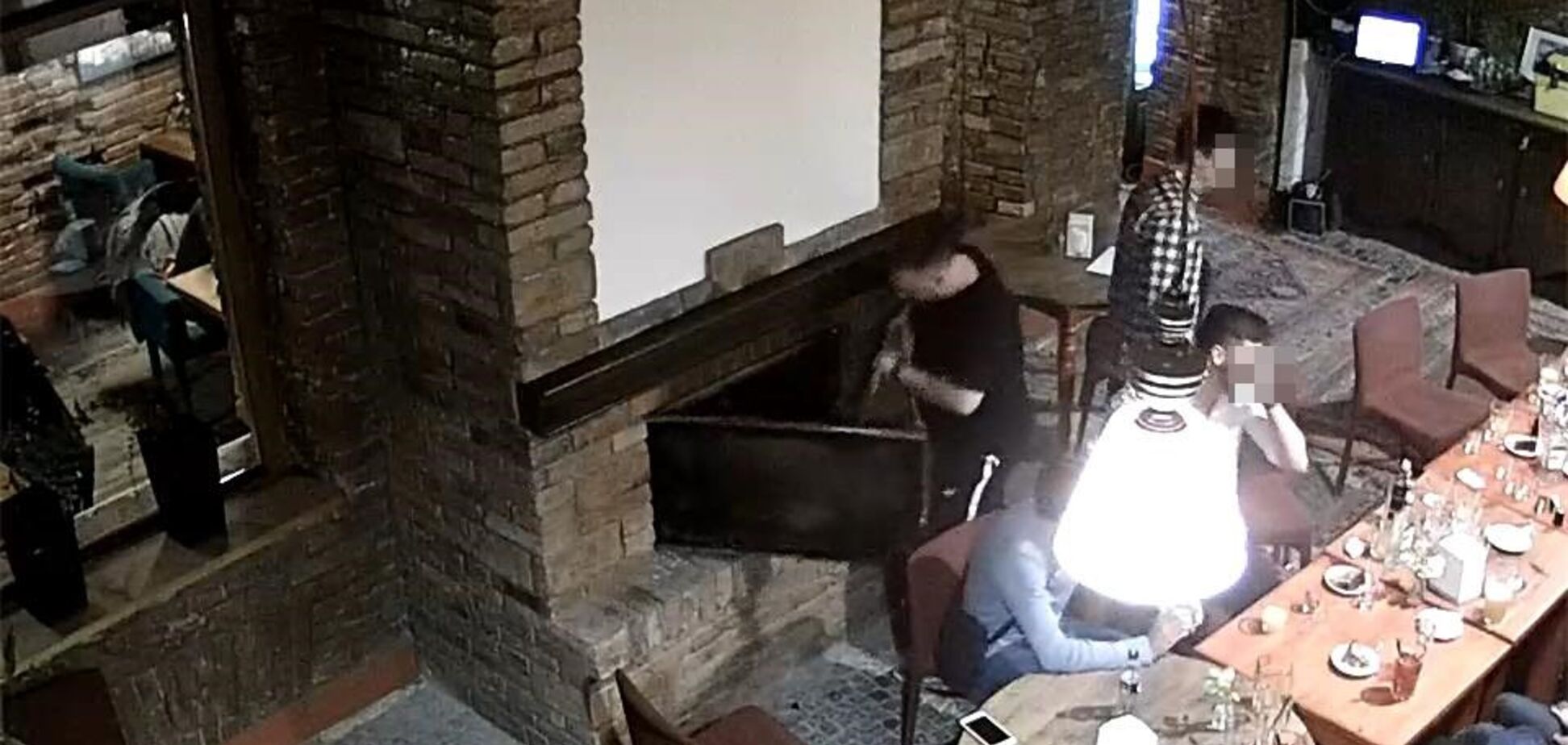 'Мы впечатлены': мать поляка, спалившего герб Украины, реабилитировала сына