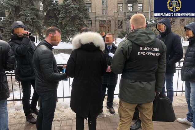 Получил $1000: в Кабмине поймали взяточника