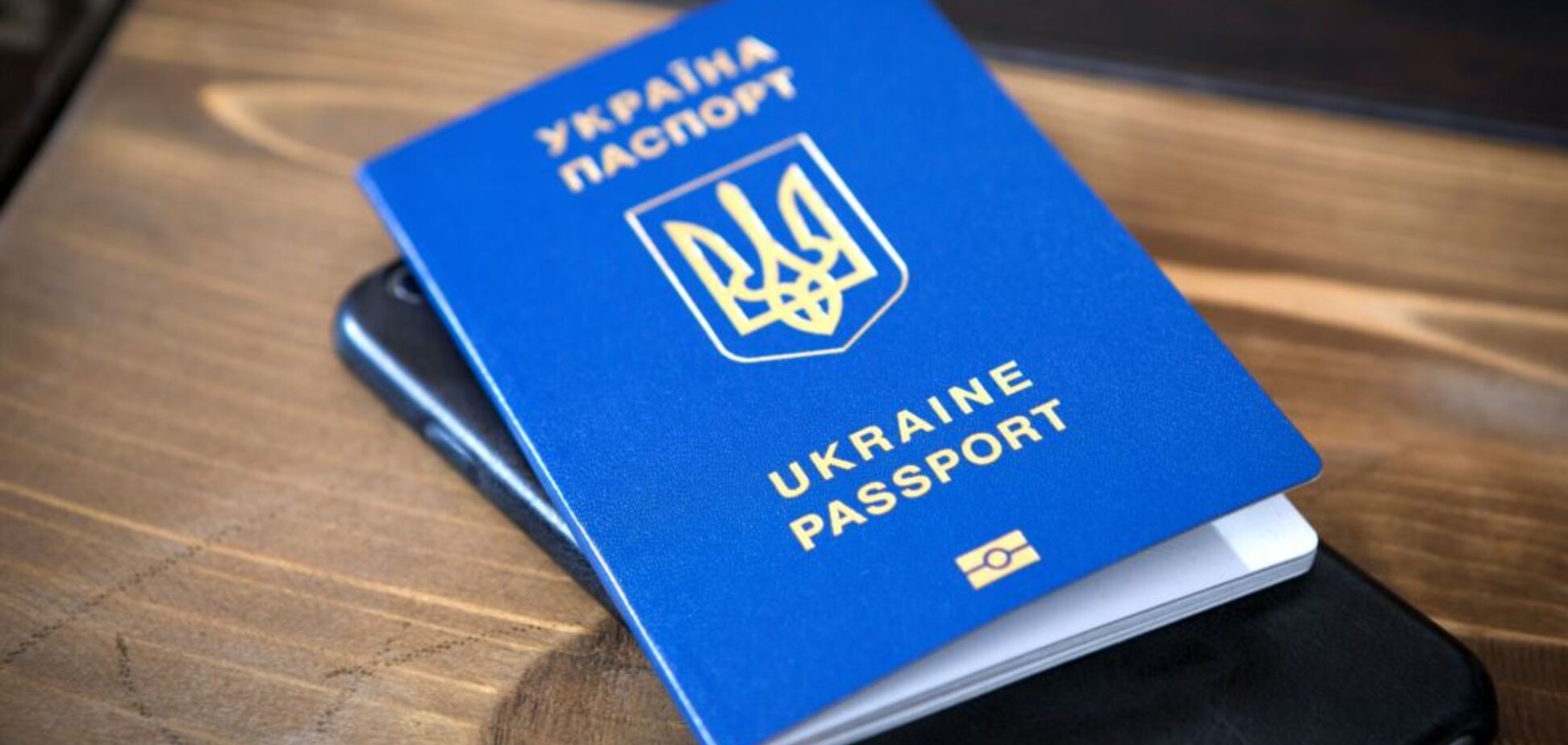 'У СРСР такого не було': в мережі показали, як кримчани кинулися за українськими паспортами