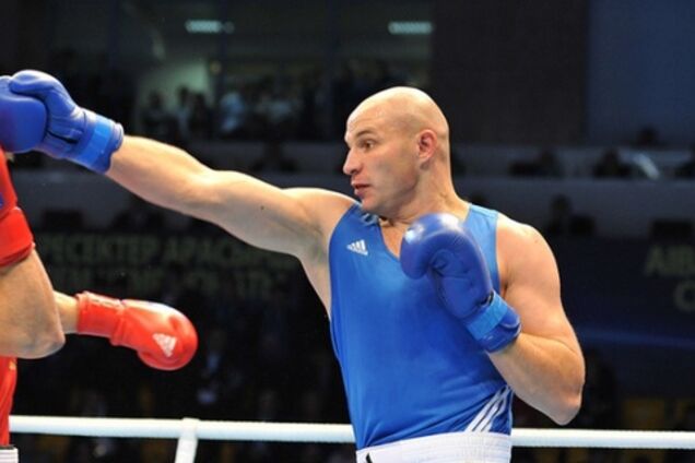 Перспективный казахстанский боксер отправил американца в тяжелый нокаут на 38-й секунде боя