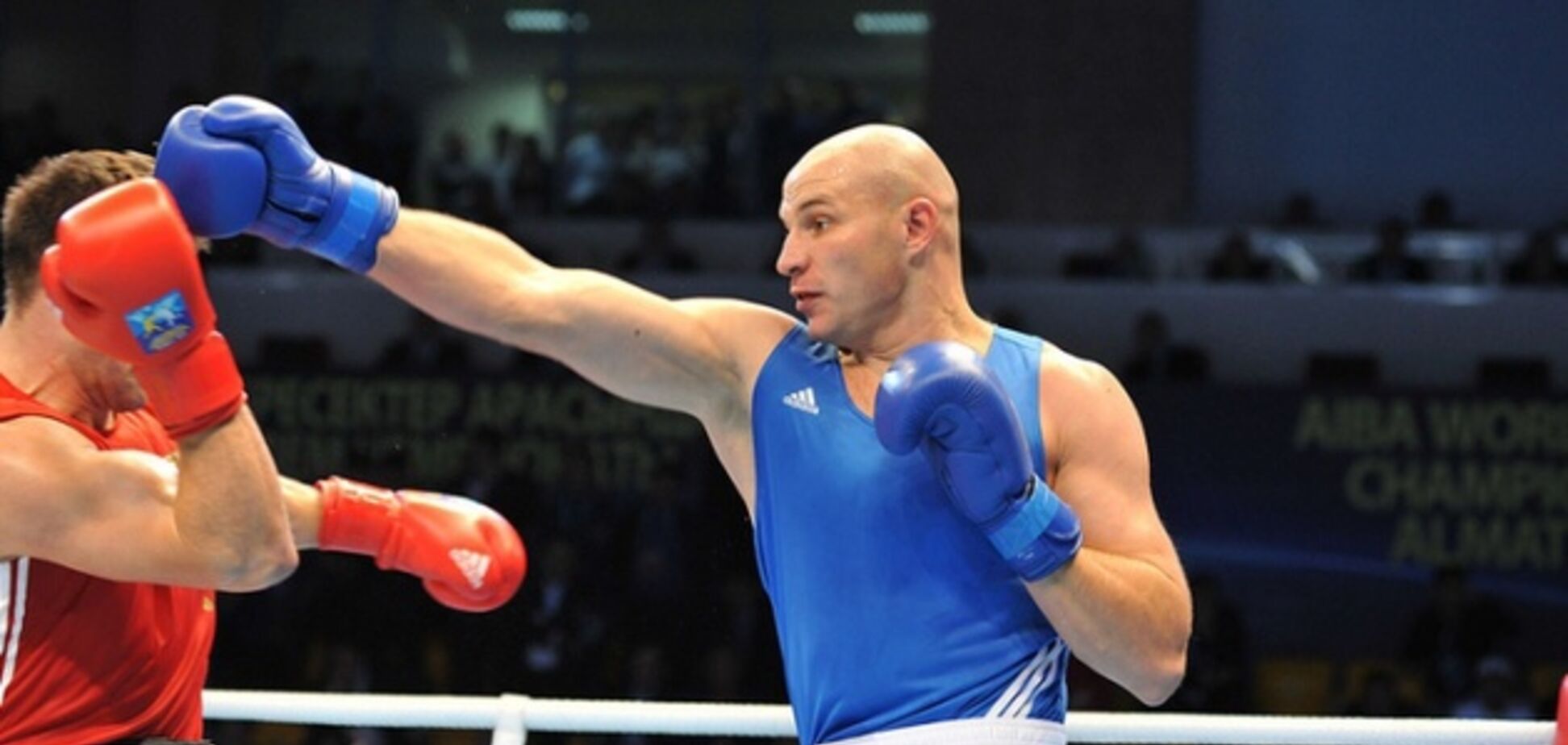 Перспективный казахстанский боксер отправил американца в тяжелый нокаут на 38-й секунде боя