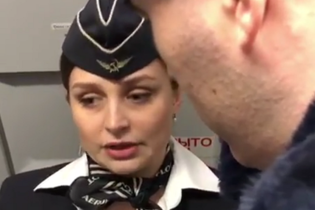 Российская звезда устроила дебош на борту: появилось видео из самолета 