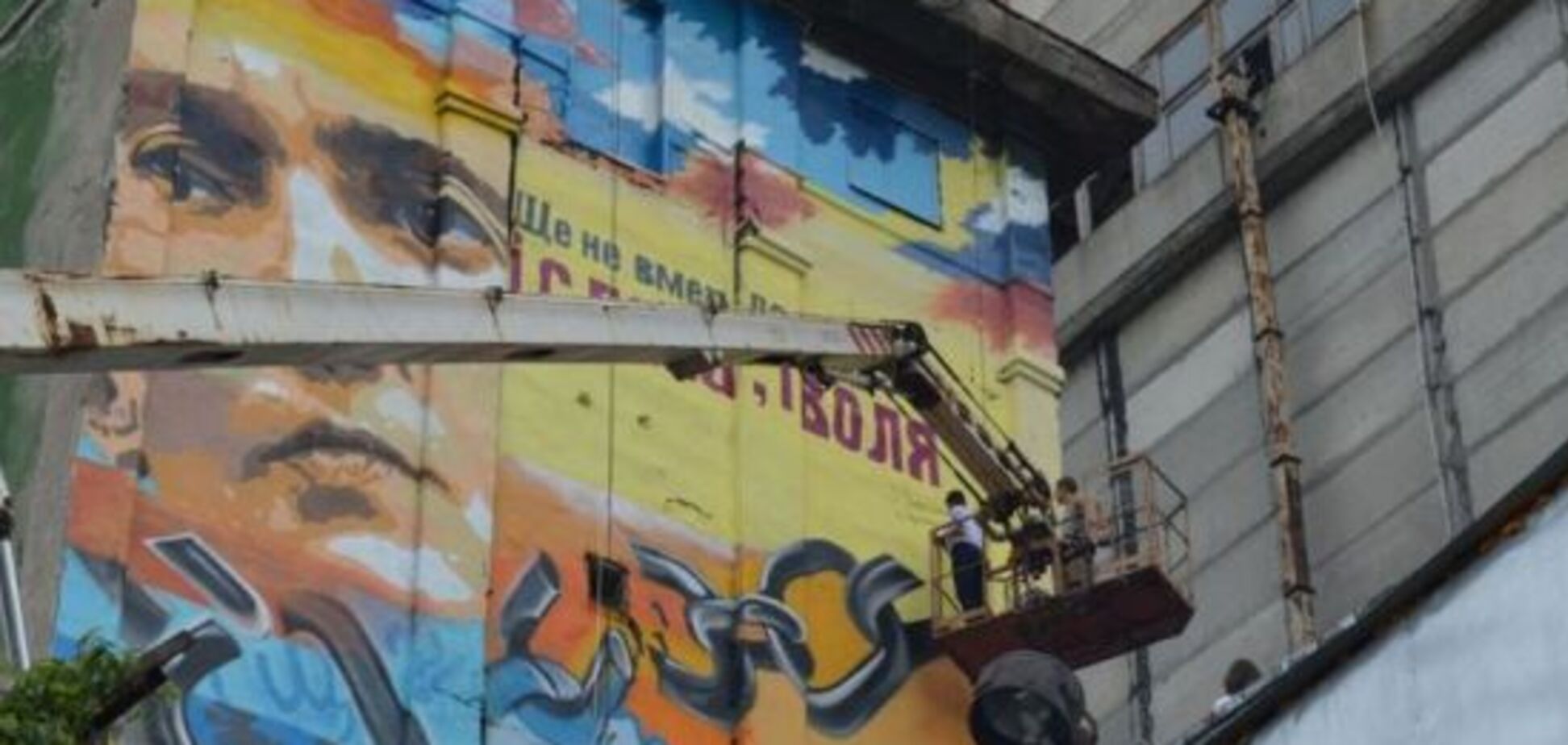 Будет сюрприз: в Запорожье перекрасят мурал с Надеждой Савченко