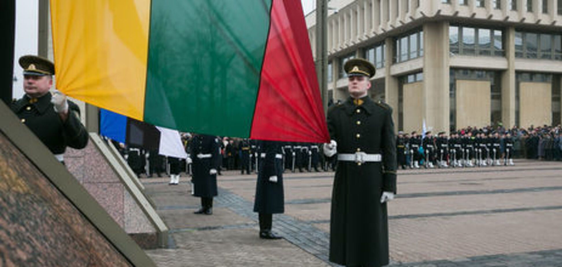 Удар ниже пояса: Литва запретила въезд 44 россиянам