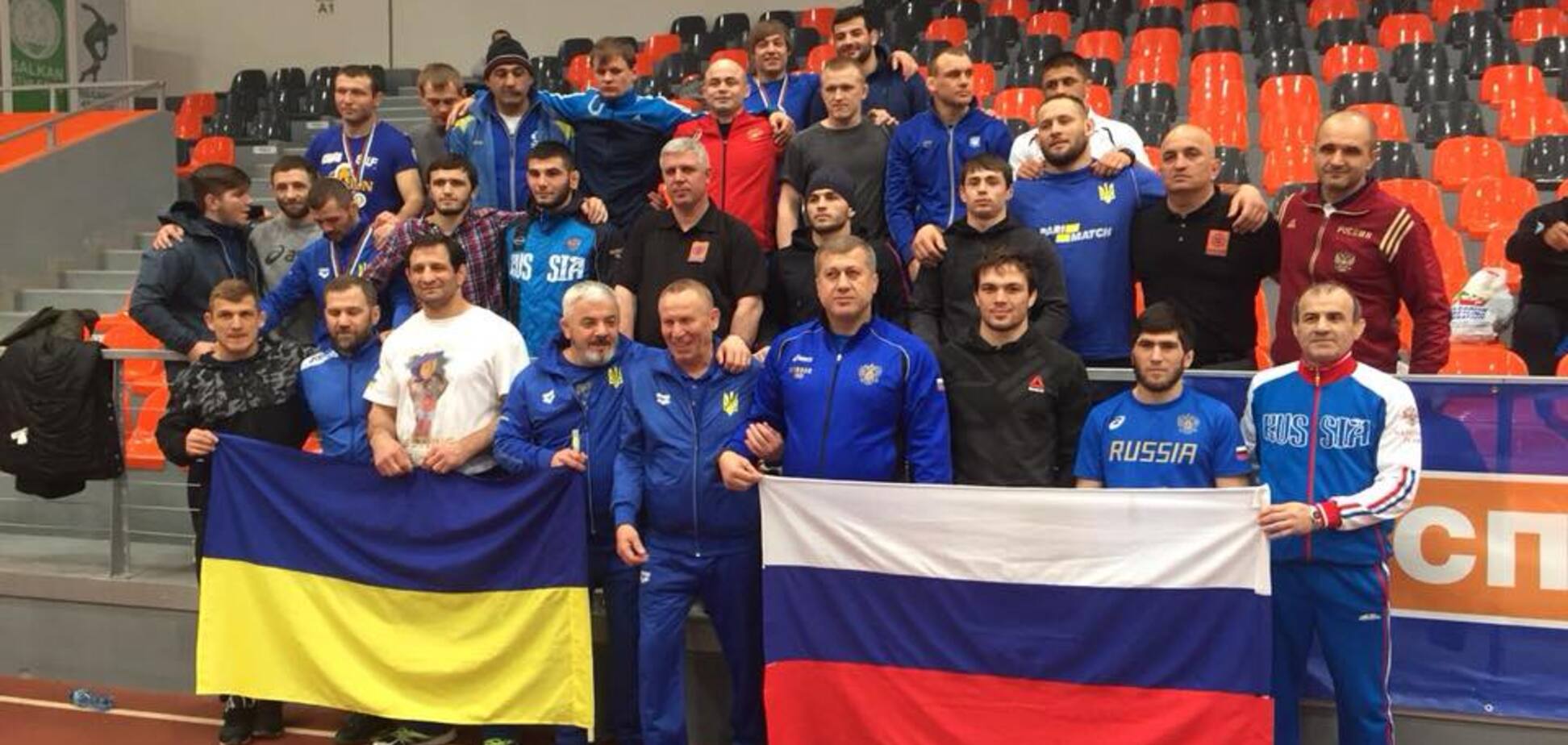 Російських борців спіймали на лицемірстві після фото з українцями