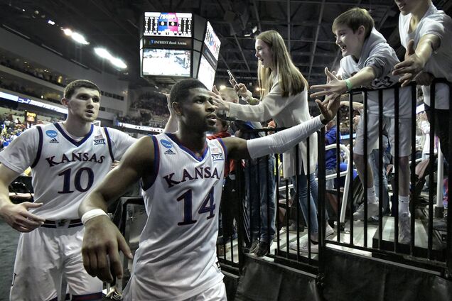 Украинский баскетболист довел до безумства фанатов в США: опубликовано видео