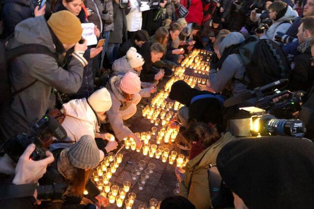 На вулицях тисячі людей: в Росії траур за жертвами пожежі у Кемерово