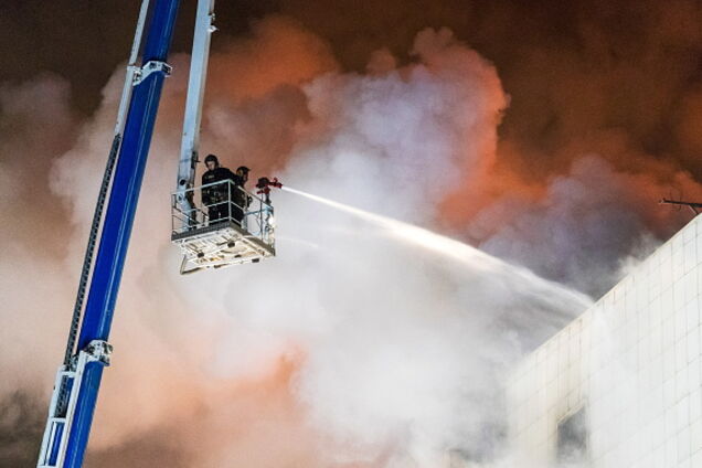 Спотикалися об дитячі трупи: рятувальник розкрив страшну правду про пожежу в Кемерово