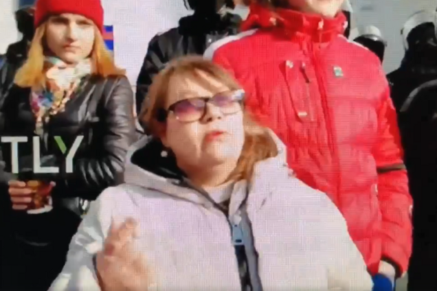 'Не тіште америкосів': росіянка збунтувалася на мітингу в Кемерово