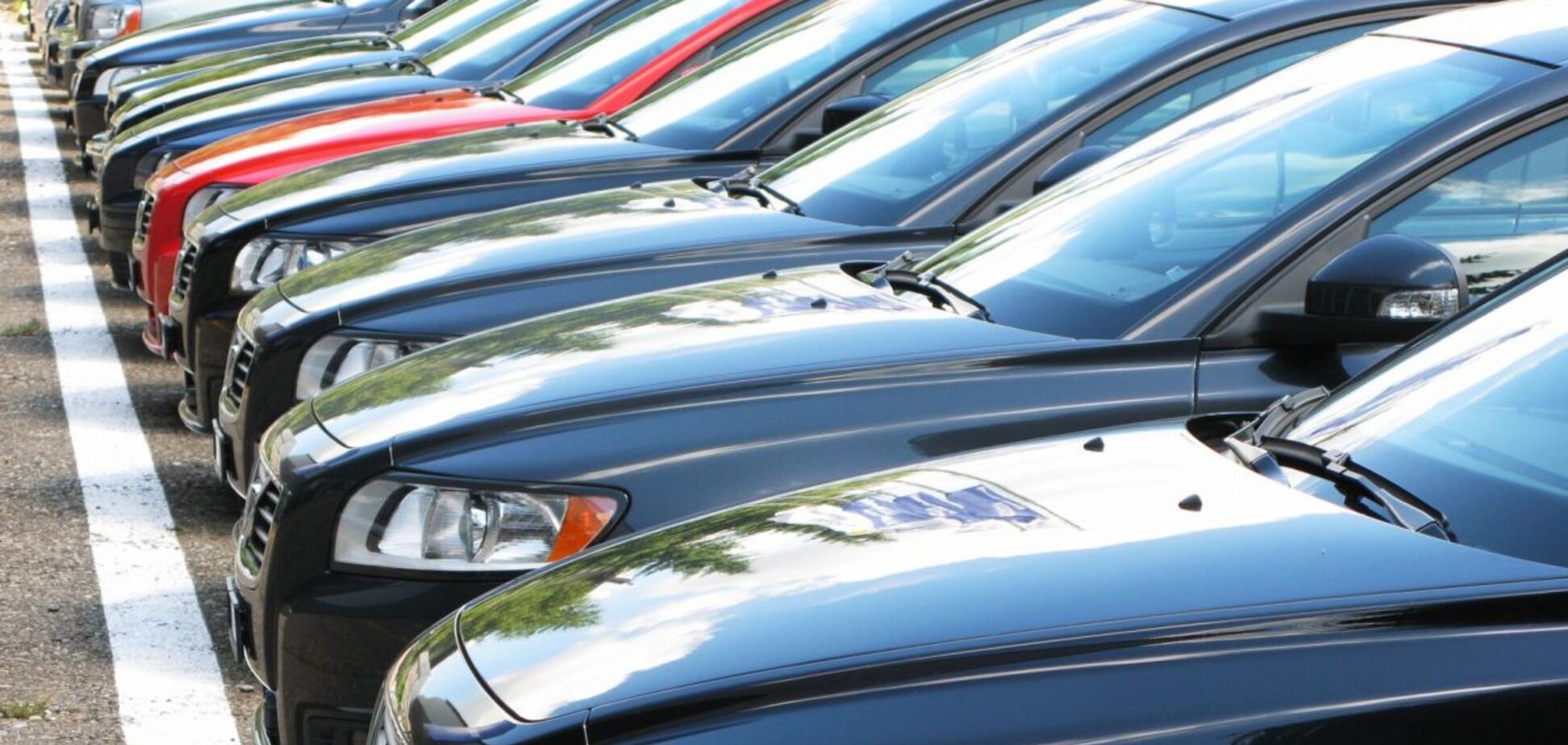 В Україні почали безкоштовно роздавати конфісковані авто на 'евробляхах'