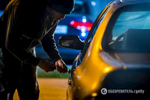 Під носом у охорони: в Києві зі стоянки викрали позашляховик