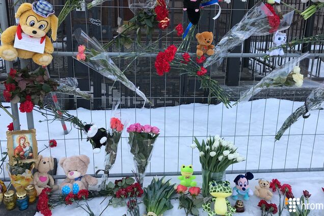 Знову квіточки до московського посольства носимо...