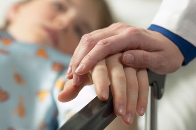 Фонд 'Возрождение' помог детскому онкоотделению на 100 тыс. грн