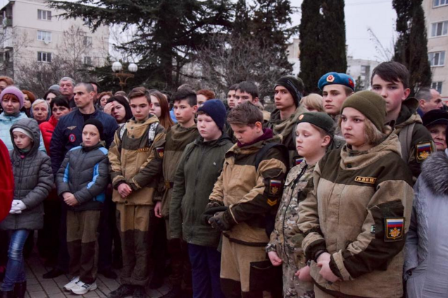 'Конченные убл*дки': сеть возмутил день скорби в Крыму