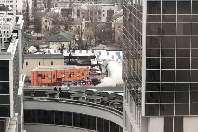 В Киеве вспыхнул масштабный пожар